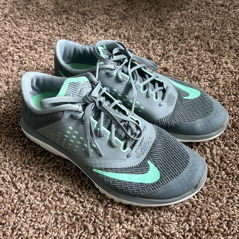 Nike tennis shoes